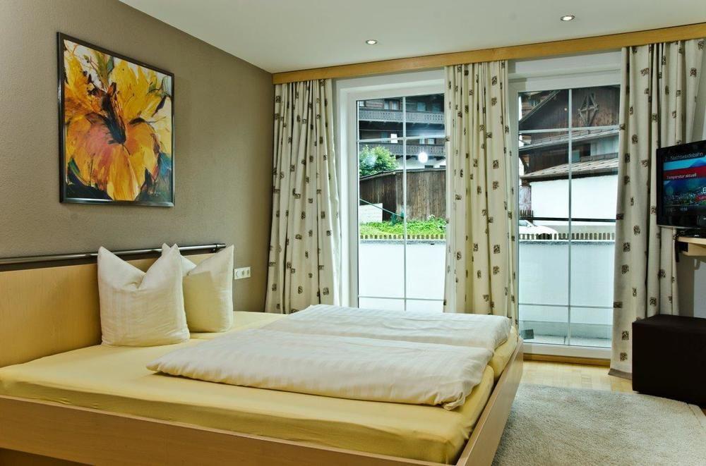 Petit Madlein Bed & Breakfast Ischgl Exterior photo